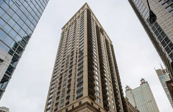 $4,900 | 10 East Delaware Place, Unit 14A, Chicago, IL 60611