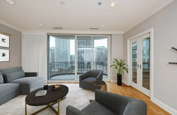 $4,900 | 10 East Delaware Place, Unit 14A, Chicago, IL 60611