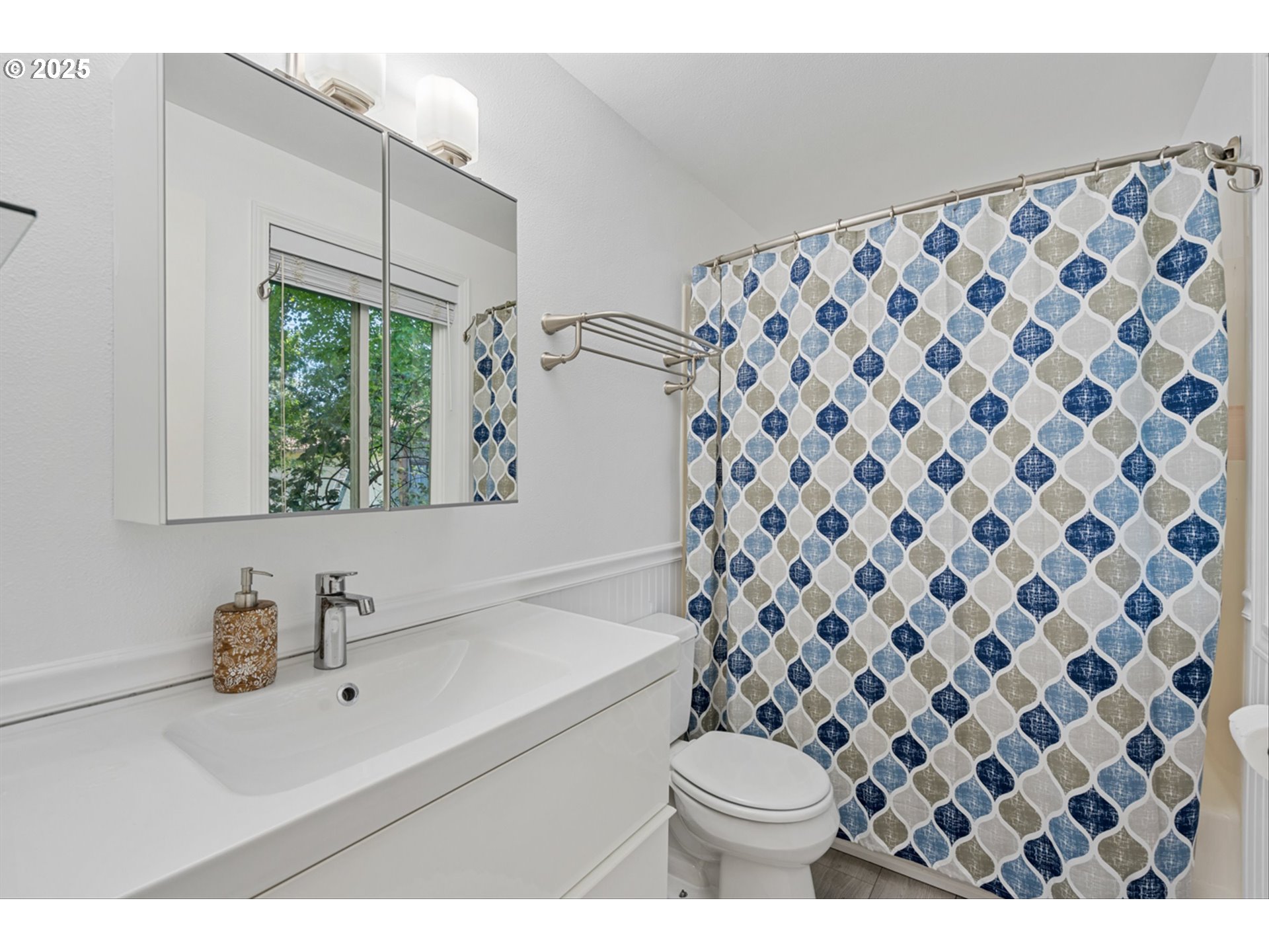 9142 Southwest Raritan Court Tualatin, OR 97062 - Photo 8 of 20 Bathroom, Attached