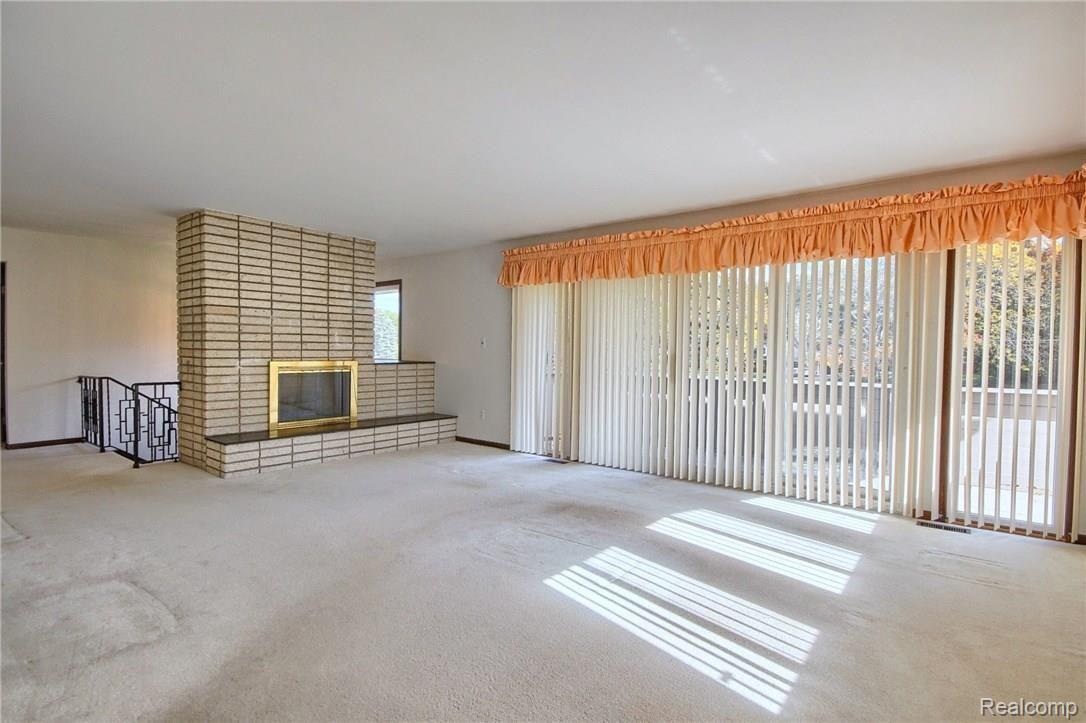 18000 Hannan Road New Boston, MI 48164 - Photo 12 of 33 Living_Room.jpg