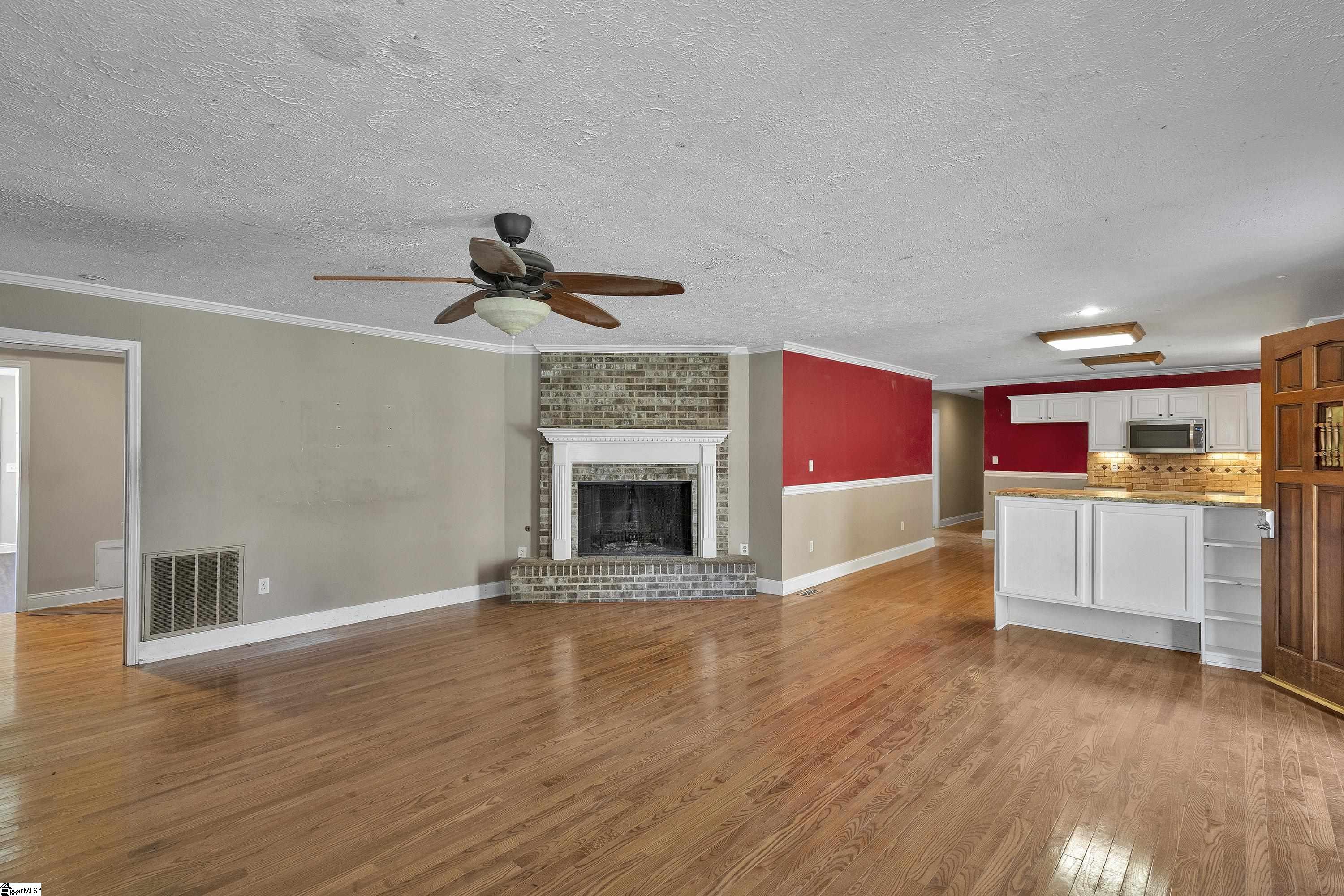 204 Pleasant Drive Greer, SC 29651 - Photo 2 of 35