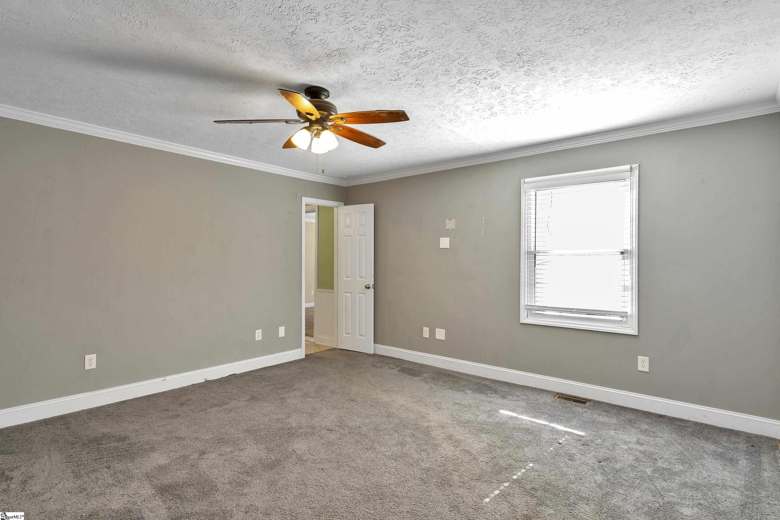 204 Pleasant Drive Greer, SC 29651 - Photo 6 of 35