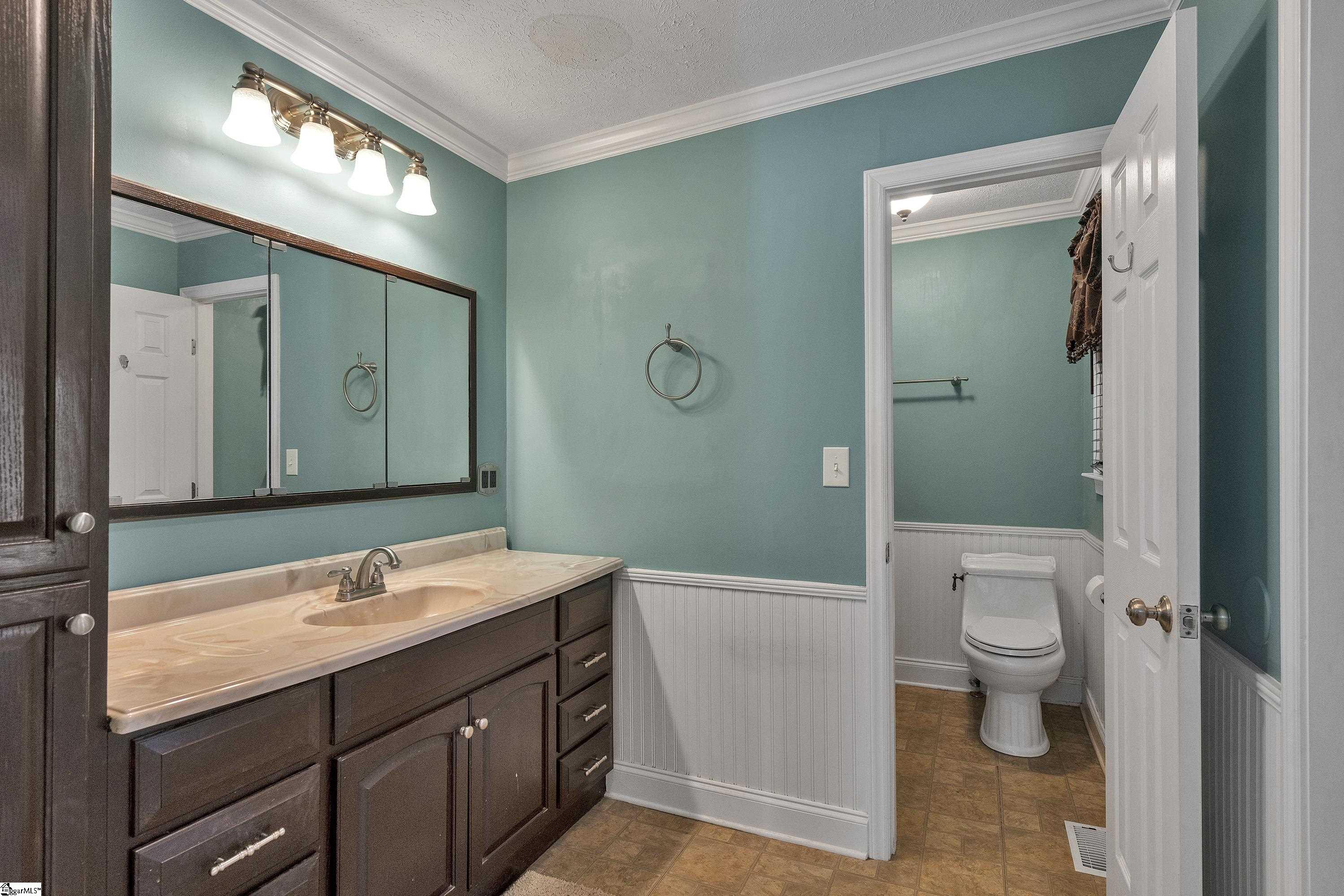 204 Pleasant Drive Greer, SC 29651 - Photo 8 of 35