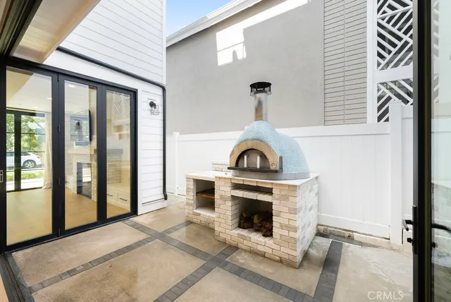 a view of washer and dryer in a kitchen