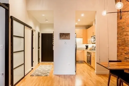 $4,000 | 99-105 Broad Street, Unit 2D, Boston, MA 02110