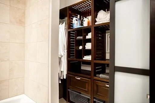 $4,000 | 99-105 Broad Street, Unit 2D, Boston, MA 02110