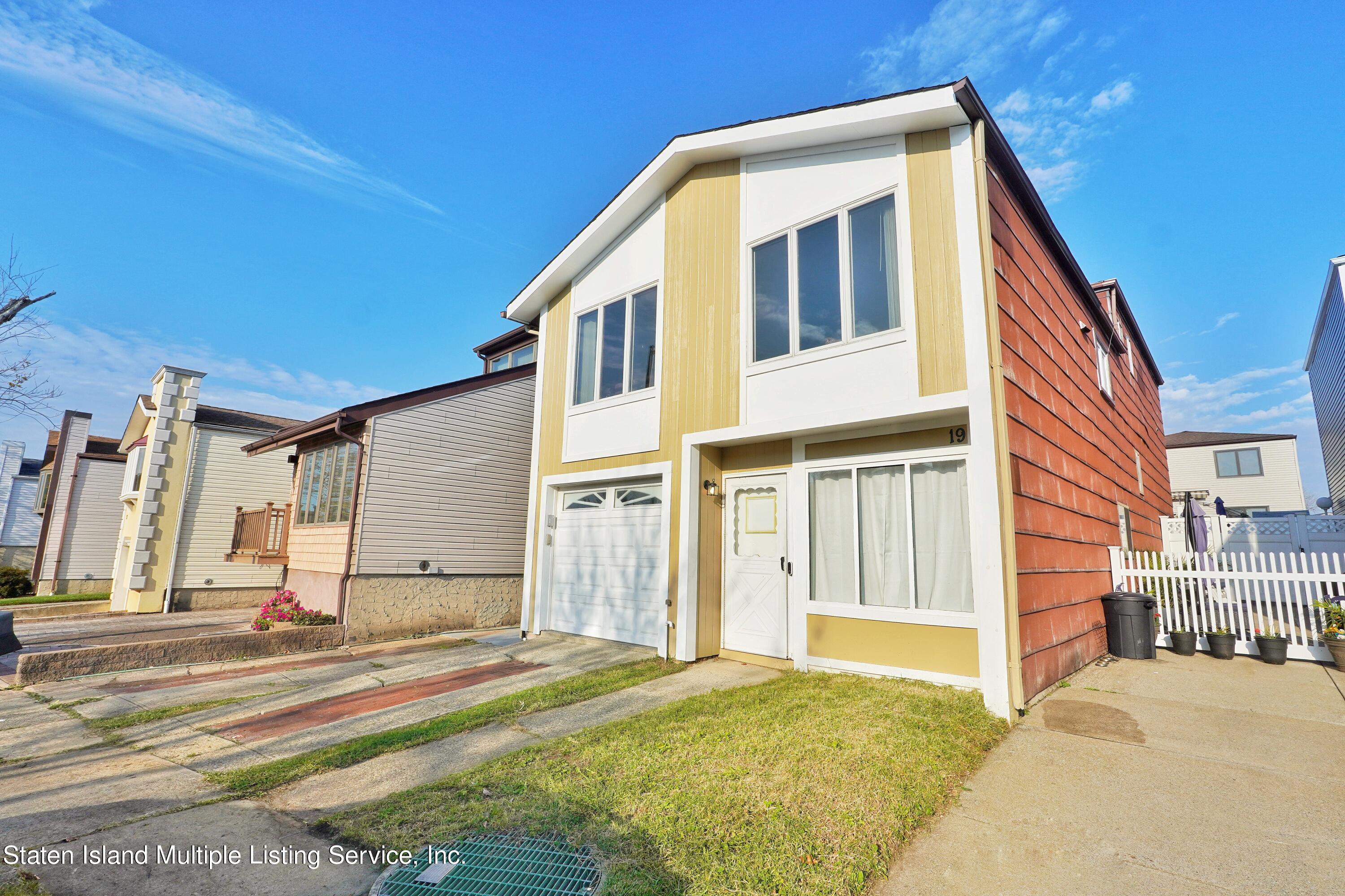 19 Victoria Road Staten Island, NY 10312 - Photo 3 of 24 Front