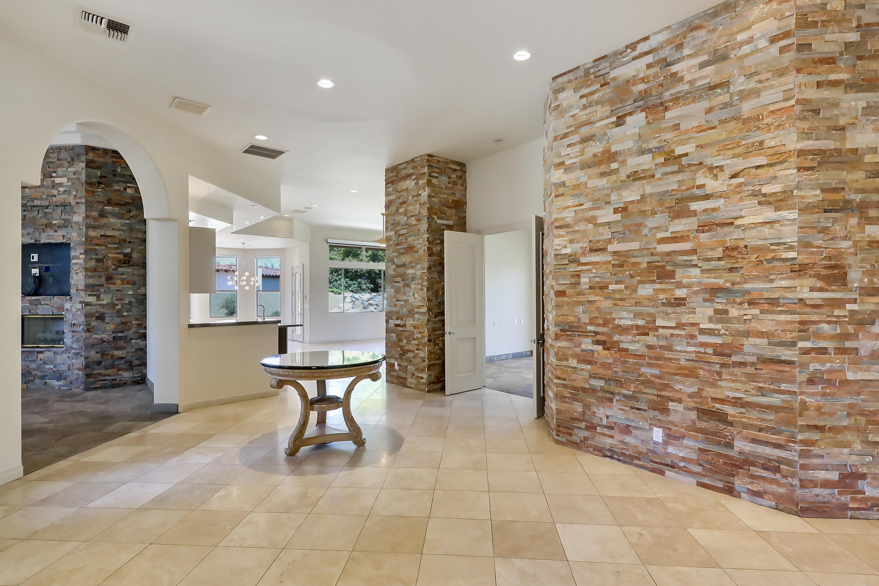 28 Clancy Lane South Rancho Mirage, CA 92270 - Photo 8 of 30