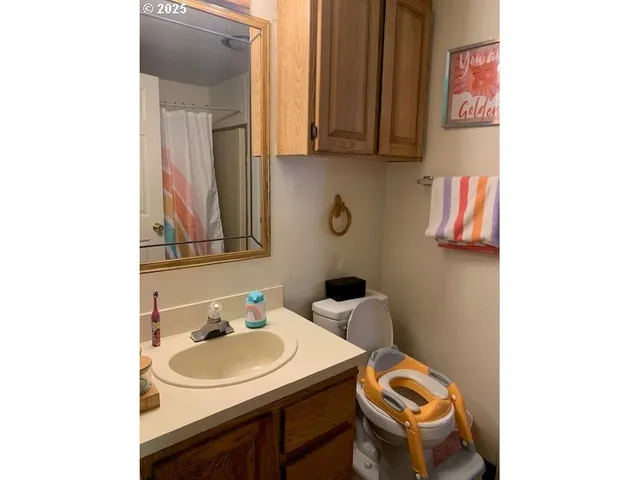 $240,000 | 1517 Northeast Newton Creek Road, Roseburg, OR 97470