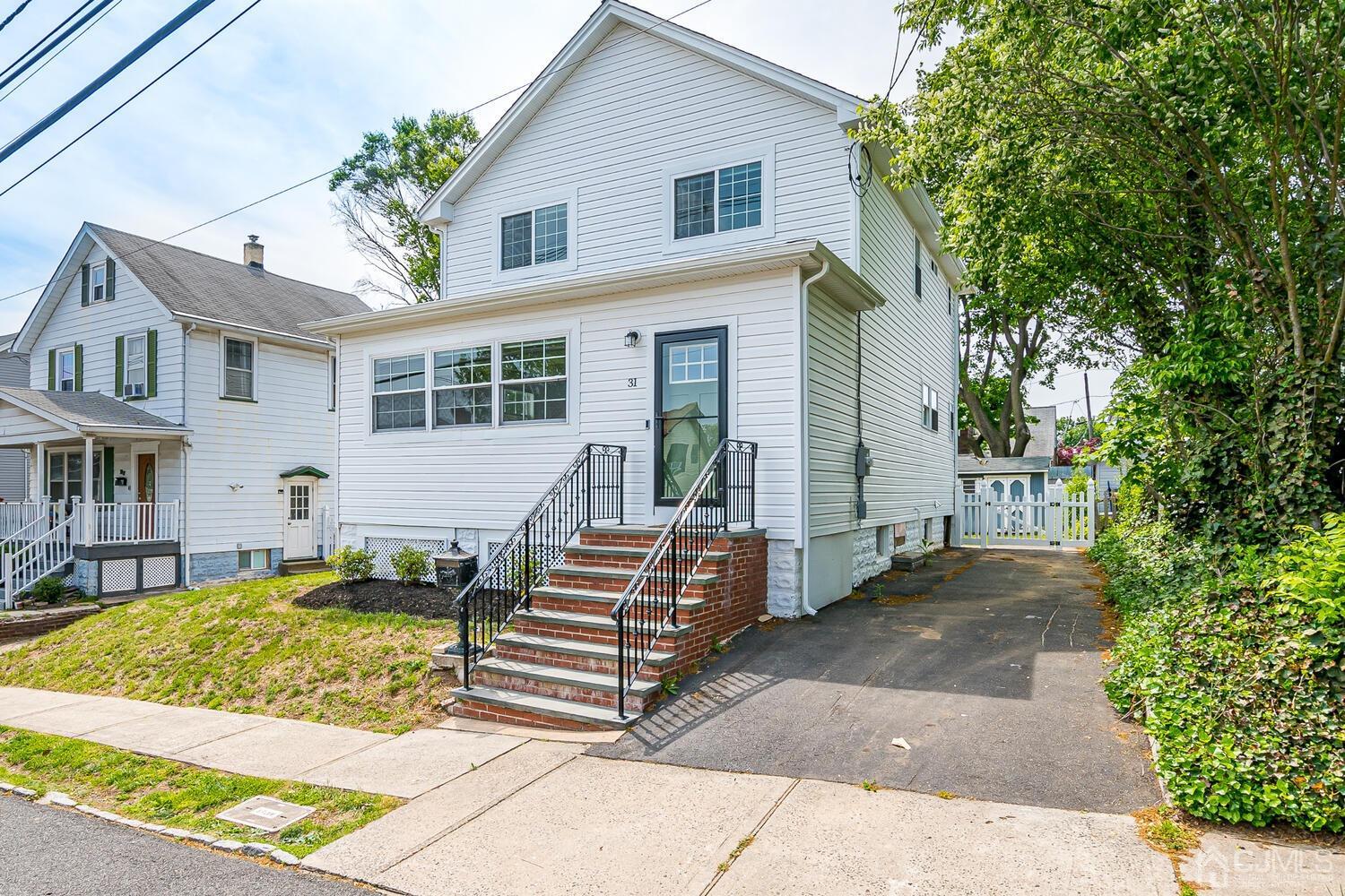 31 Carlton Street Edison, NJ 08837 - Photo 2 of 64 a front view of a house with a garden