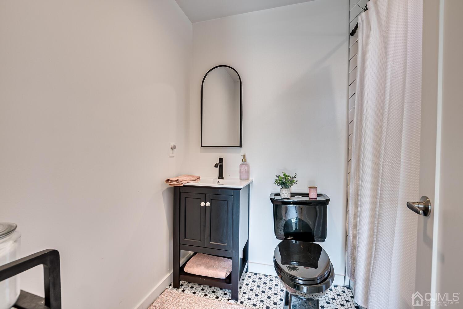 31 Carlton Street Edison, NJ 08837 - Photo 42 of 64 Main Bath
