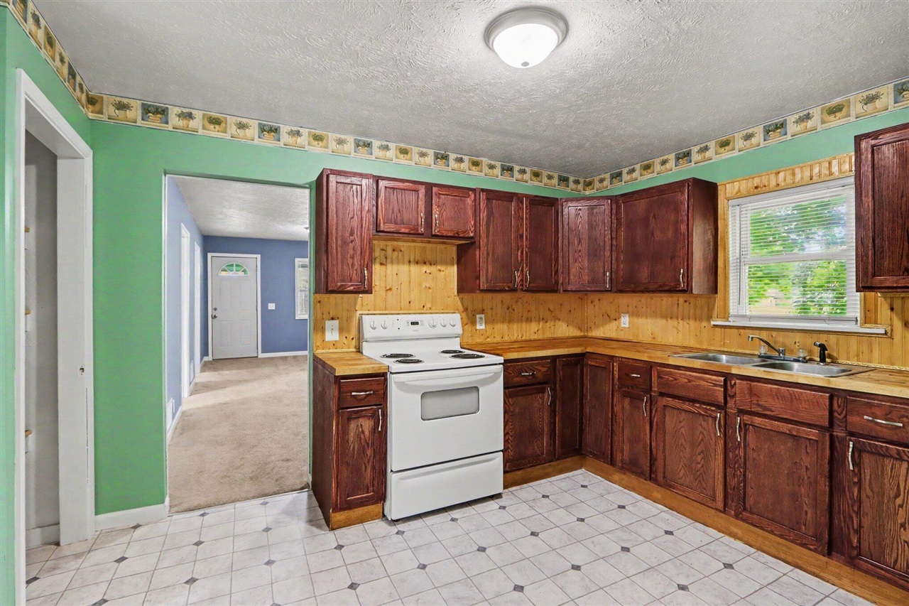30 Ave B Springfield, MI 49037 - Photo 5 of 15