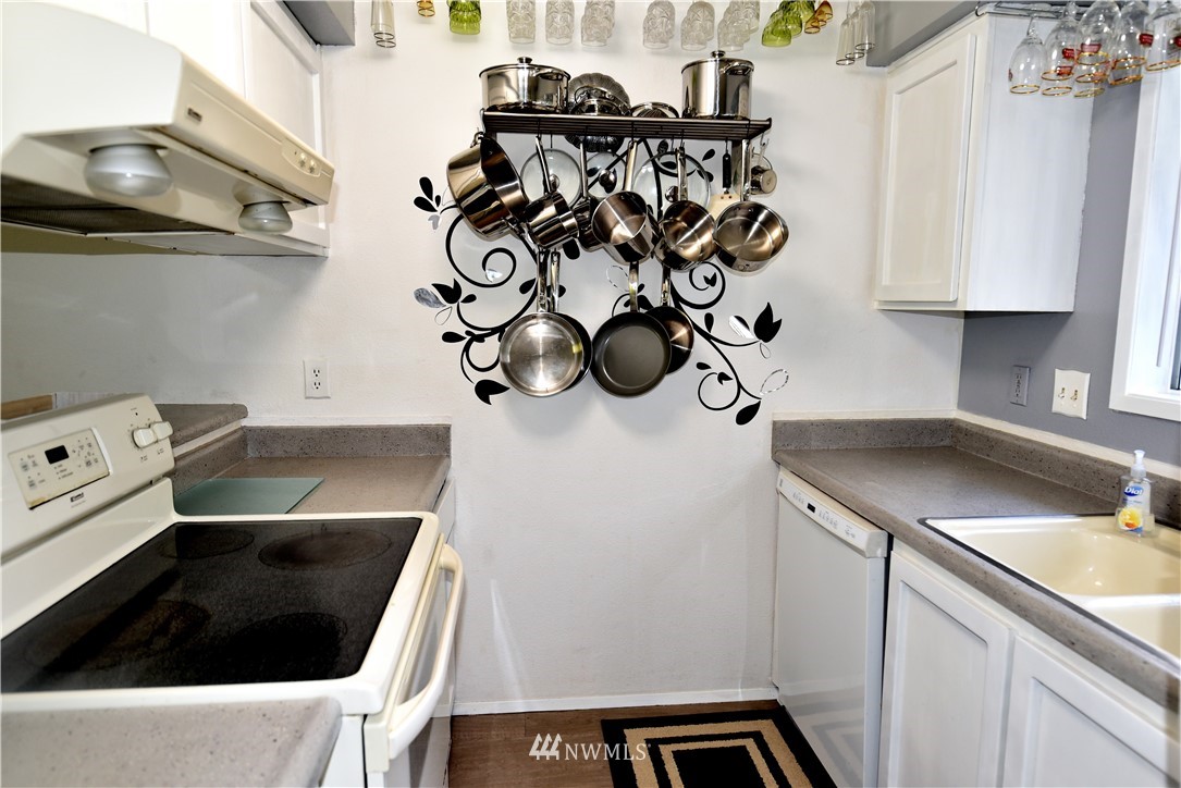 18910 Bothell Everett Highway, Unit I2 Bothell, WA 98012 - Photo 4 of 19 Gallery Image 4