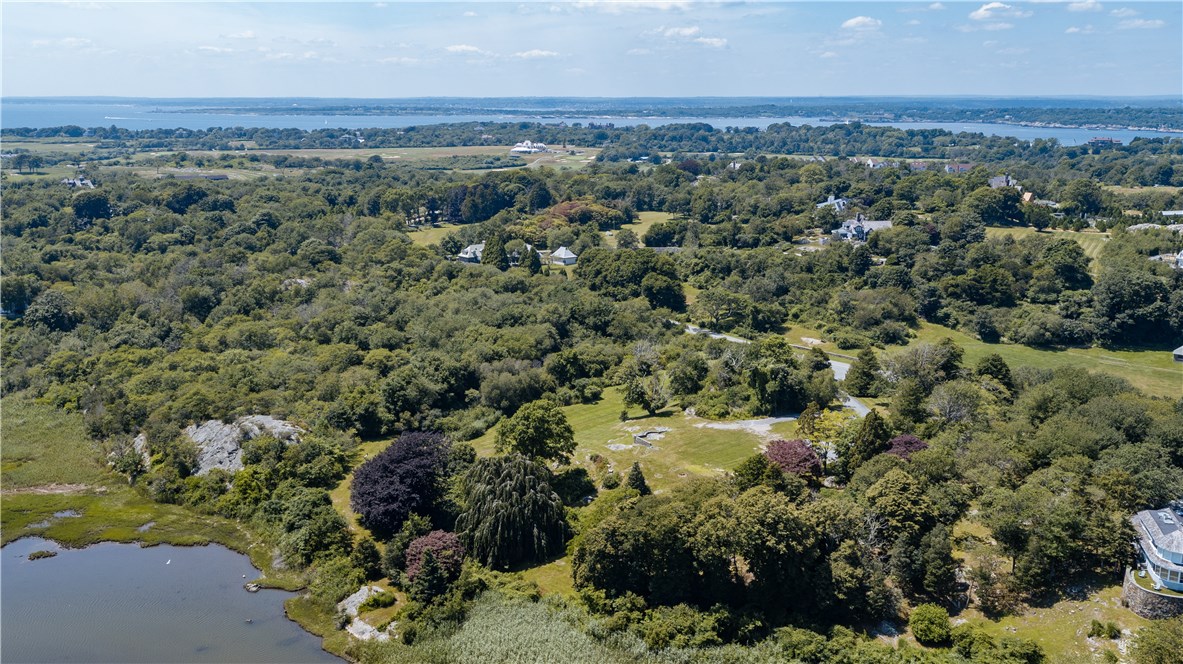 90 Brenton Road Newport, RI 02840 - Photo 5 of 18