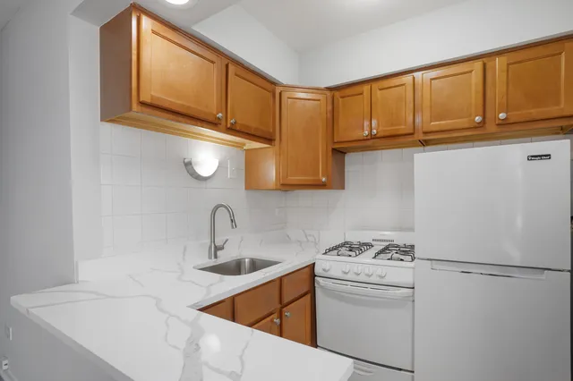 $1,237 | 6758 North Sheridan Road, Unit 347, Chicago, IL 60626