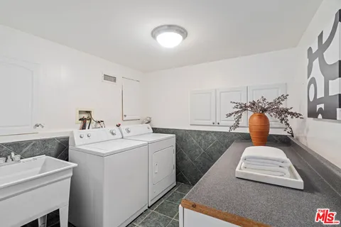 $1,795,000 | 14878 Round Valley Drive, Sherman Oaks, CA 91403