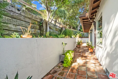 $1,795,000 | 14878 Round Valley Drive, Sherman Oaks, CA 91403