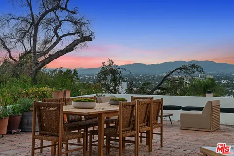 $1,795,000 | 14878 Round Valley Drive, Sherman Oaks, CA 91403