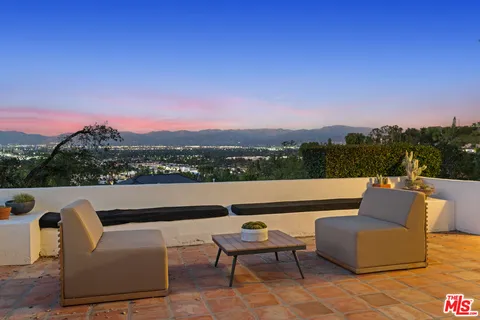 $1,795,000 | 14878 Round Valley Drive, Sherman Oaks, CA 91403