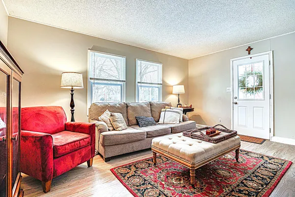 $2,100 | 16724 Upper 5th Street North, Lakeland, MN 55043