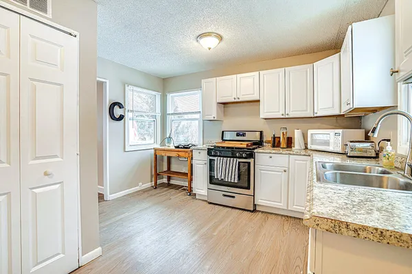 $2,100 | 16724 Upper 5th Street North, Lakeland, MN 55043