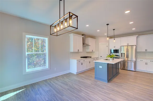 $724,900 | 517 Sun Pointe Court, West Union, SC 29696