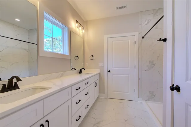 $724,900 | 517 Sun Pointe Court, West Union, SC 29696