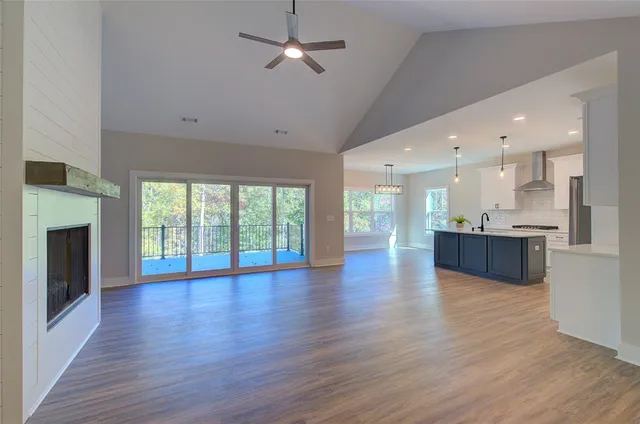 $724,900 | 517 Sun Pointe Court, West Union, SC 29696