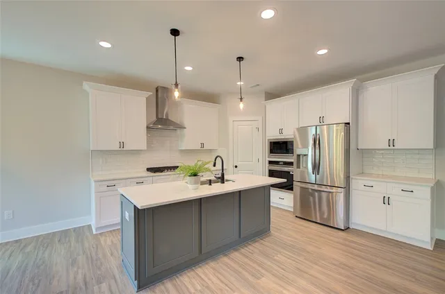 $724,900 | 517 Sun Pointe Court, West Union, SC 29696