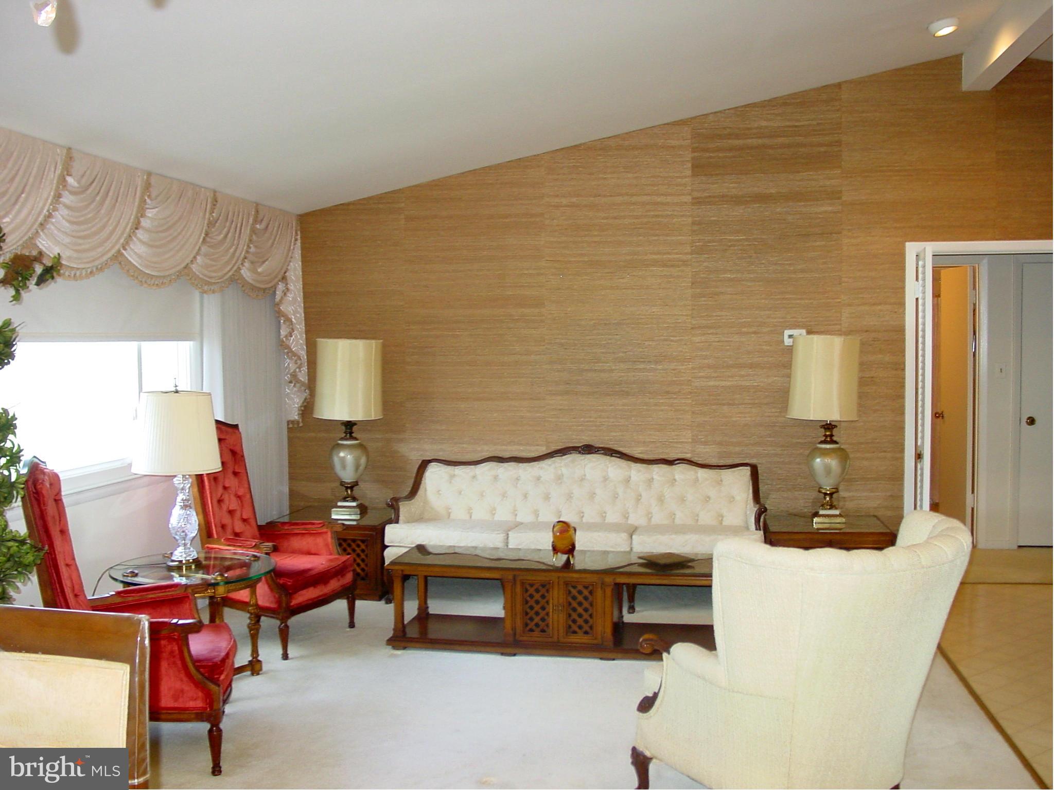 7510 Shelowood Road Baltimore, MD 21208 - Photo 10 of 28 Living Room