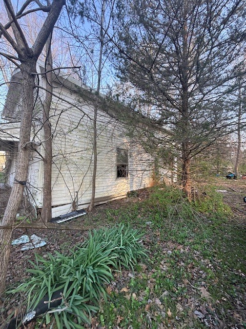 4872 Old North Road Christopher, IL 62822 - Photo 6 of 16 a backyard of a house with lots of green space