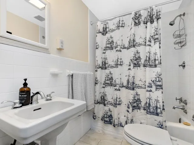 $2,875 | 21 Beacon Street, Unit 3E, Boston, MA 02108