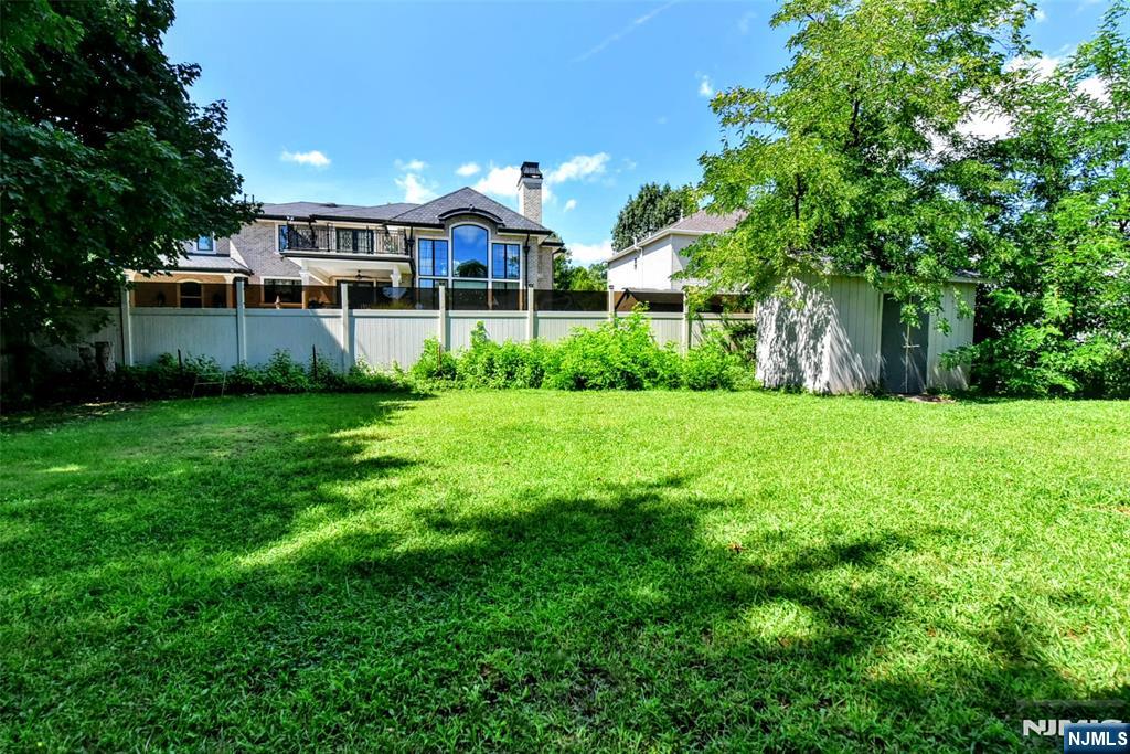 347 Forest Avenue Paramus, NJ 07652 - Photo 23 of 24 Gallery Image 23