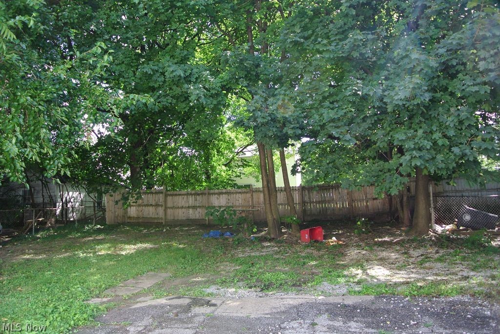 695 Aberdeen Street Akron, OH 44310 - Photo 3 of 25