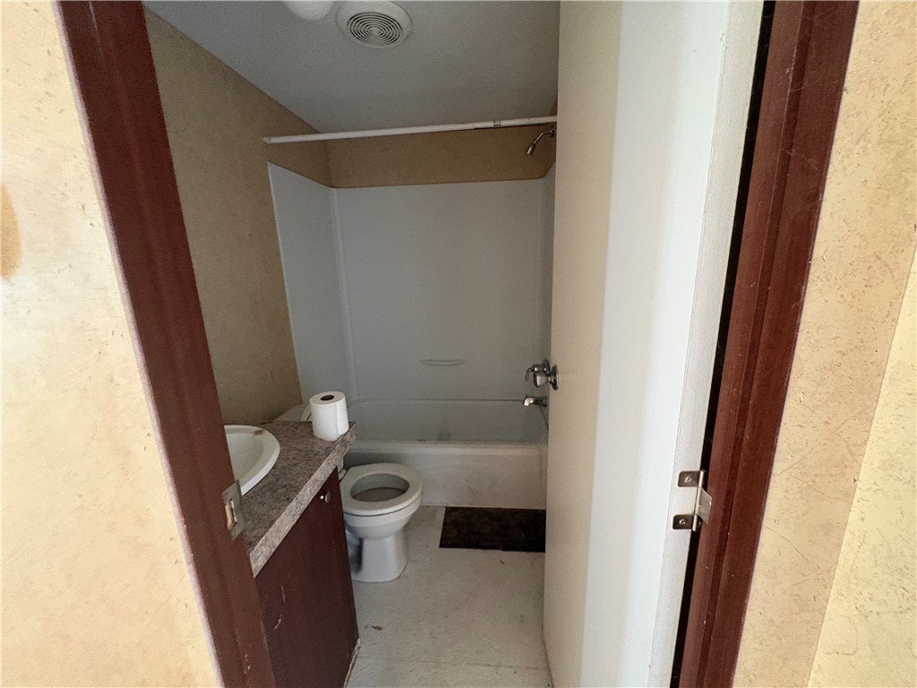 4938 Mormon Flat Road Golden Valley, AZ 86413 - Photo 11 of 23 Bathroom with vanity and shower / washtub combination