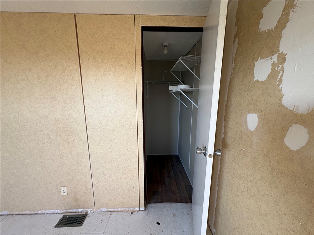 4938 Mormon Flat Road Golden Valley, AZ 86413 - Photo 13 of 23 View of closet