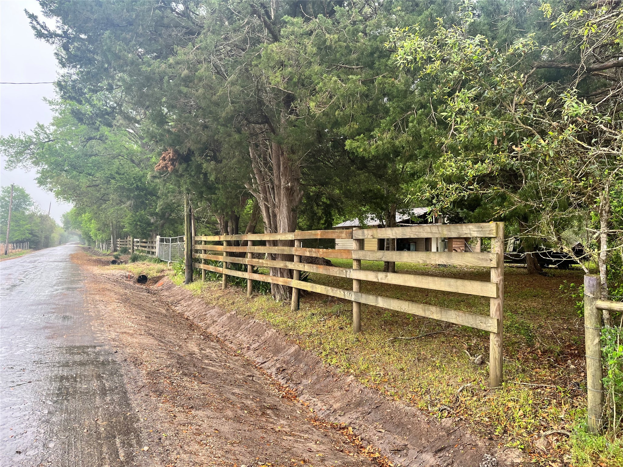 426 Standley Road Anahuac, TX 77514 - Photo 5 of 15