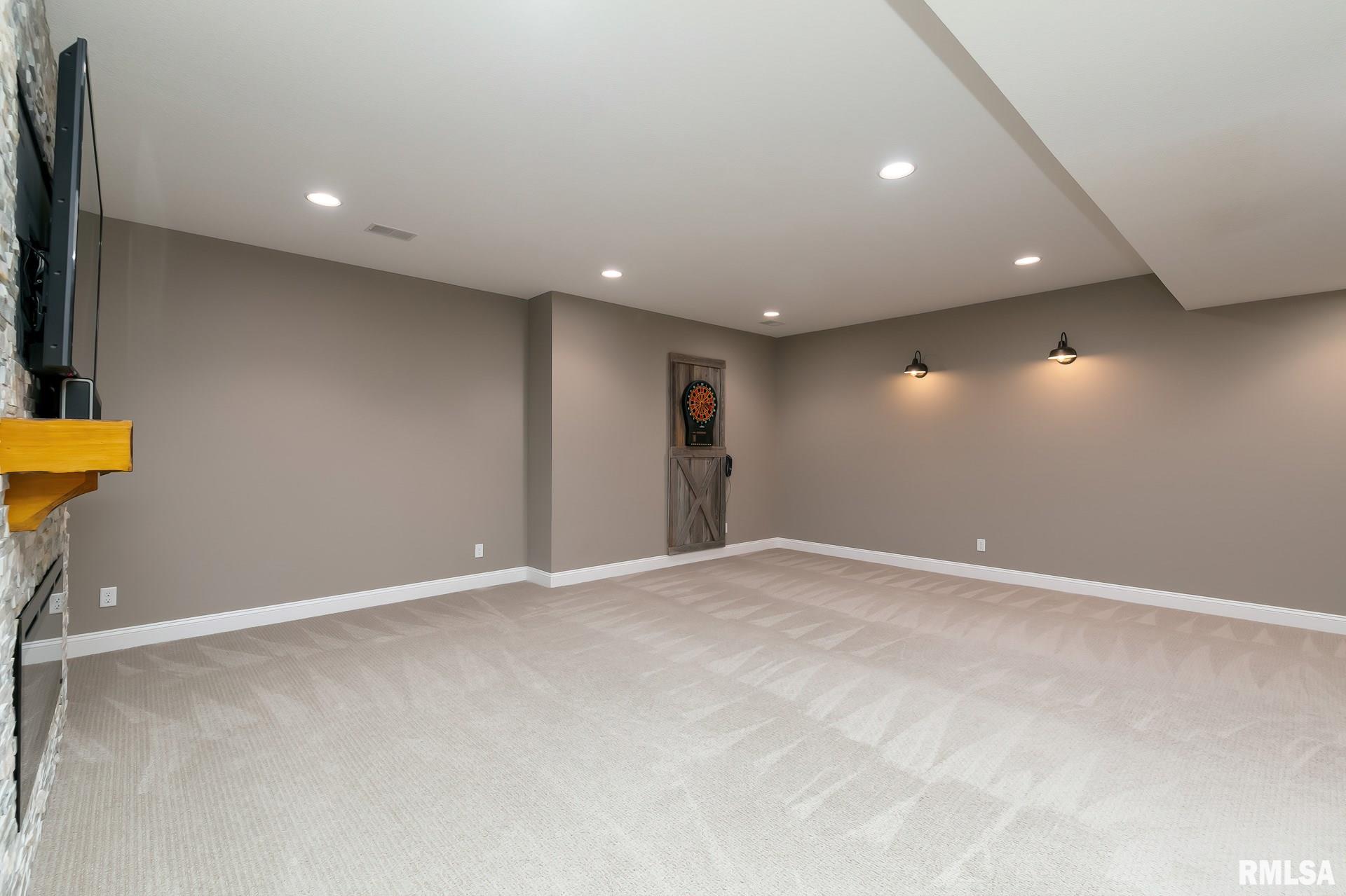 5684 Emily Road Bettendorf, IA 52722 - Photo 31 of 47 Gallery Image 31