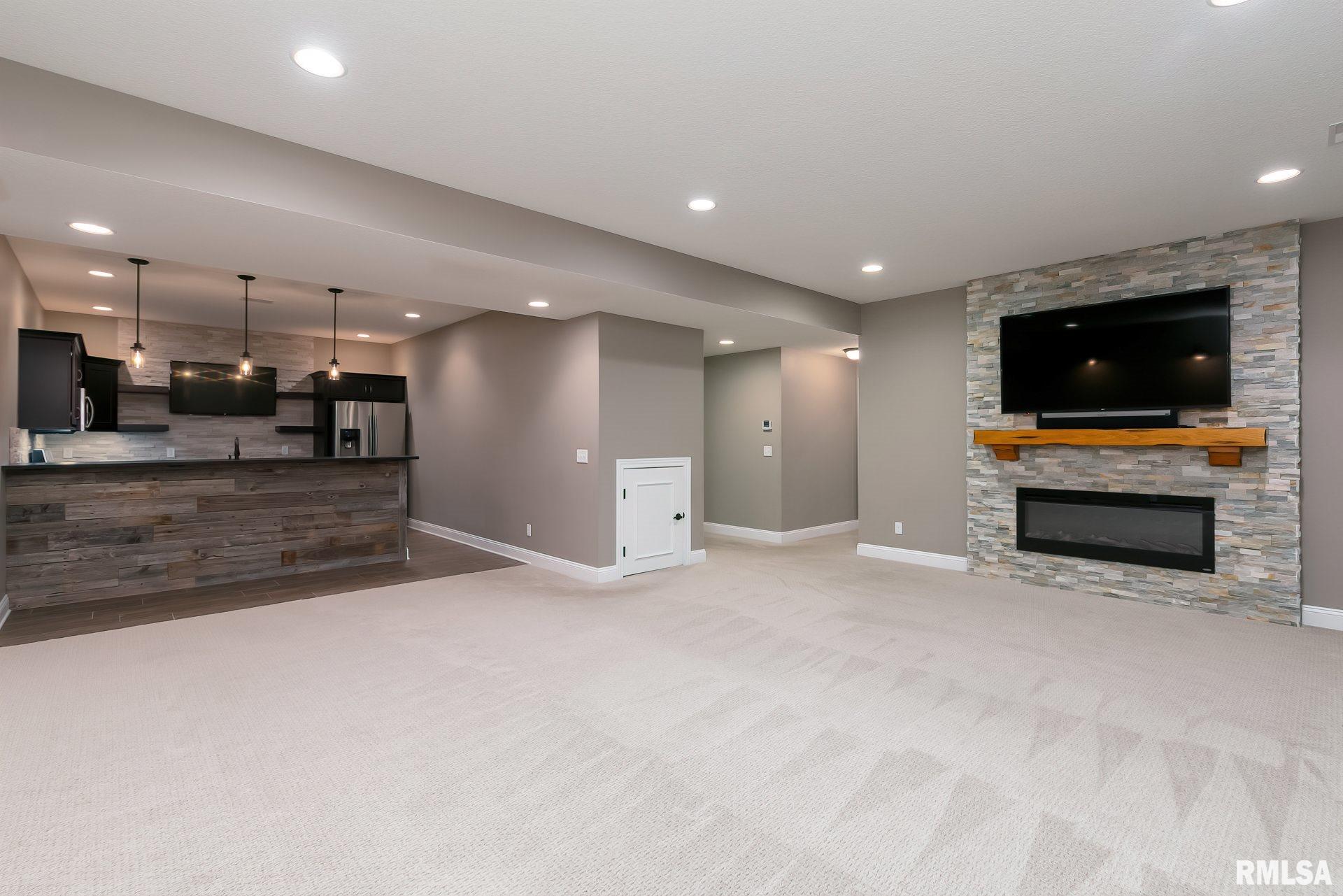 5684 Emily Road Bettendorf, IA 52722 - Photo 32 of 47 Gallery Image 32