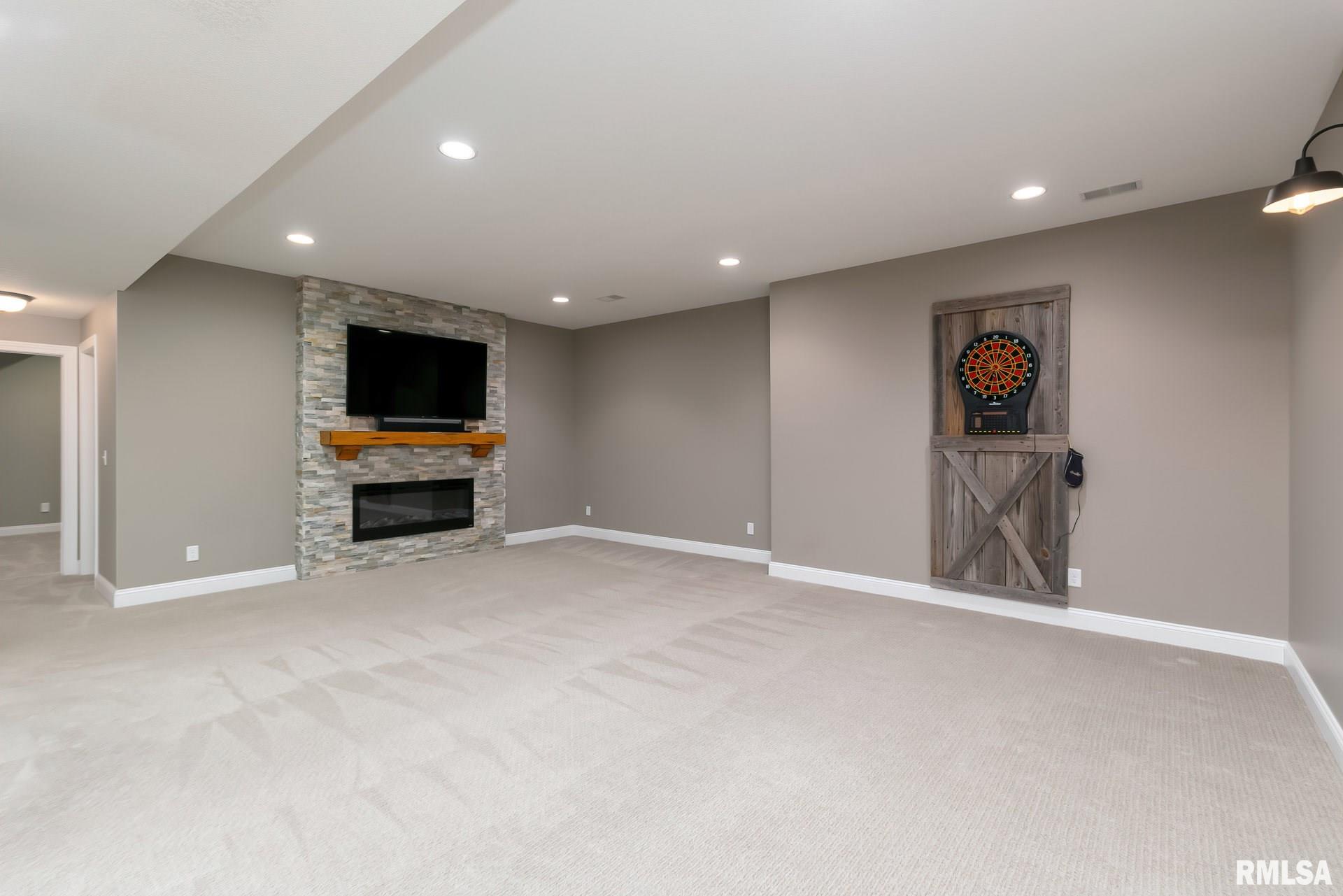 5684 Emily Road Bettendorf, IA 52722 - Photo 33 of 47 Gallery Image 33