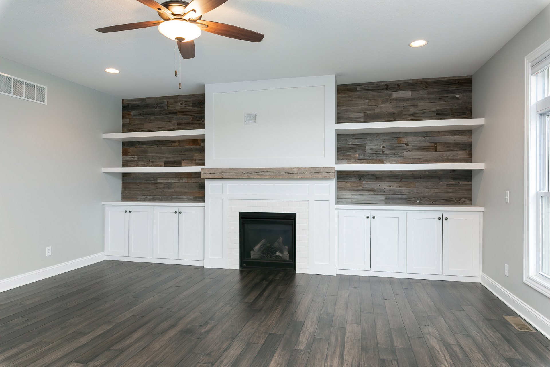 5684 Emily Road Bettendorf, IA 52722 - Photo 9 of 47 Gallery Image 9