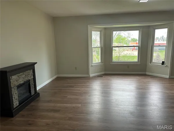 $400,000 | 729 North Yosemite Court, St. Peters, MO 63376