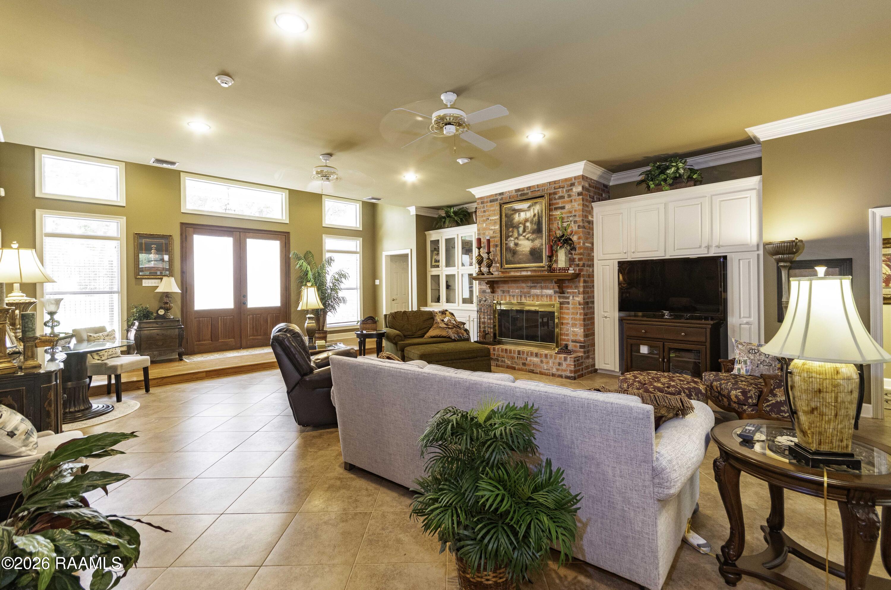2014 Old Jeanerette Road New Iberia, LA 70563 - Photo 5 of 35 Living Room 5