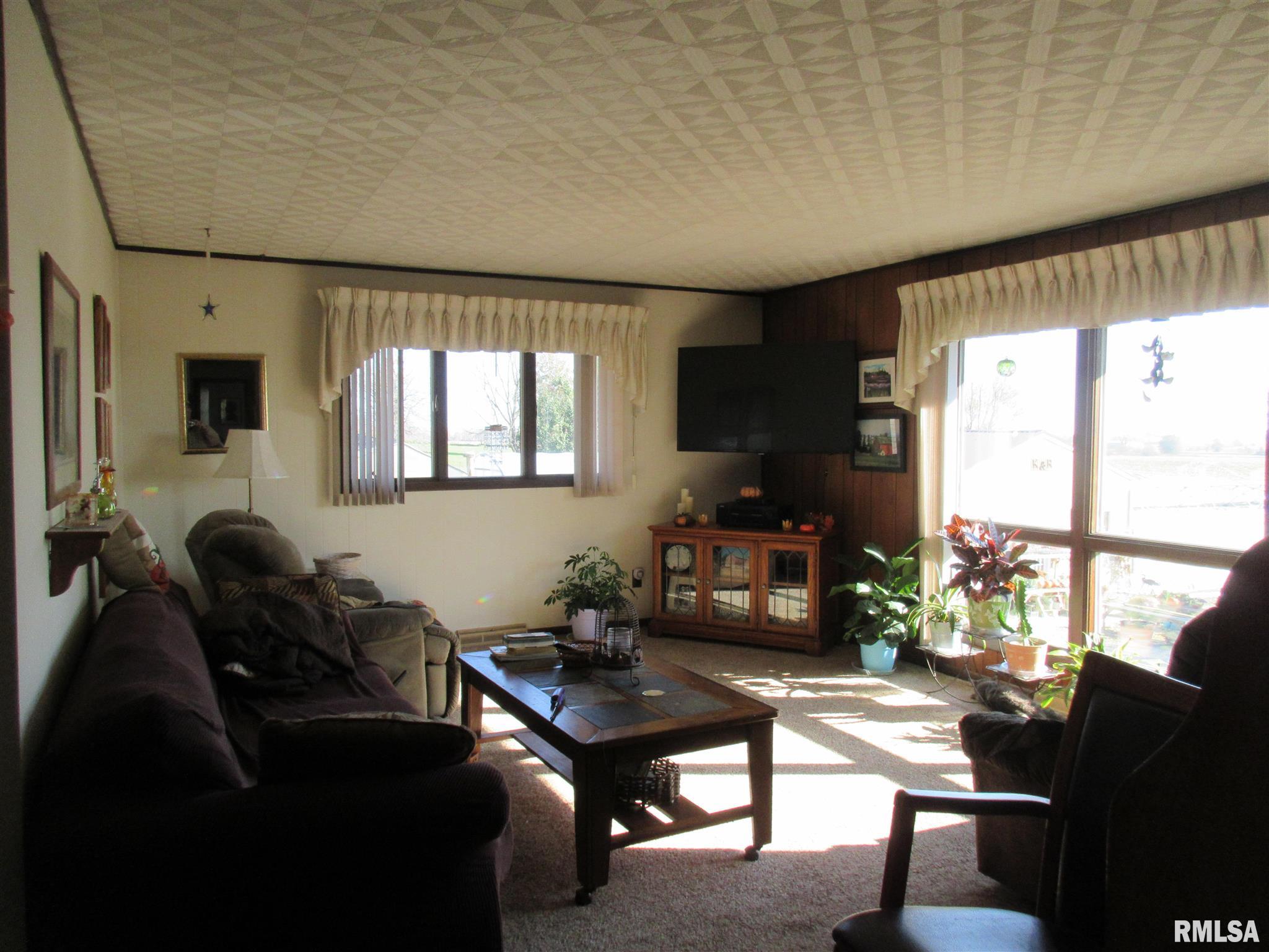 15543 Bishop Road Morrison, IL 61270 - Photo 4 of 20