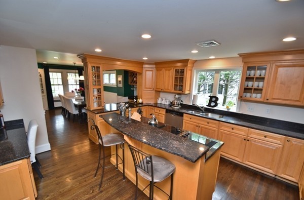 30 Hillcrest Road Framingham, MA 01702 - Photo 4 of 28 Gallery Image 4