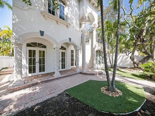 $12,500 | 827 Southeast 2nd Court, Fort Lauderdale, FL 33301