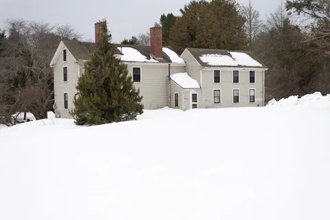 $850,000 | 131 Wellesley Street, Weston, MA 02493