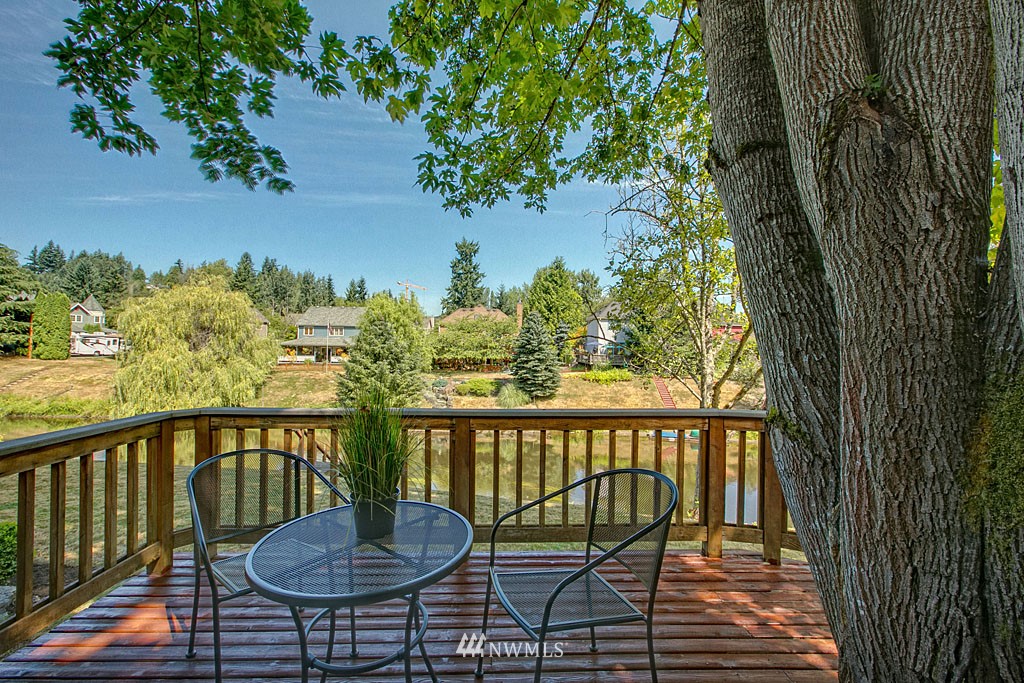 11128 East Riverside Drive Bothell, WA 98011 - Photo 2 of 10