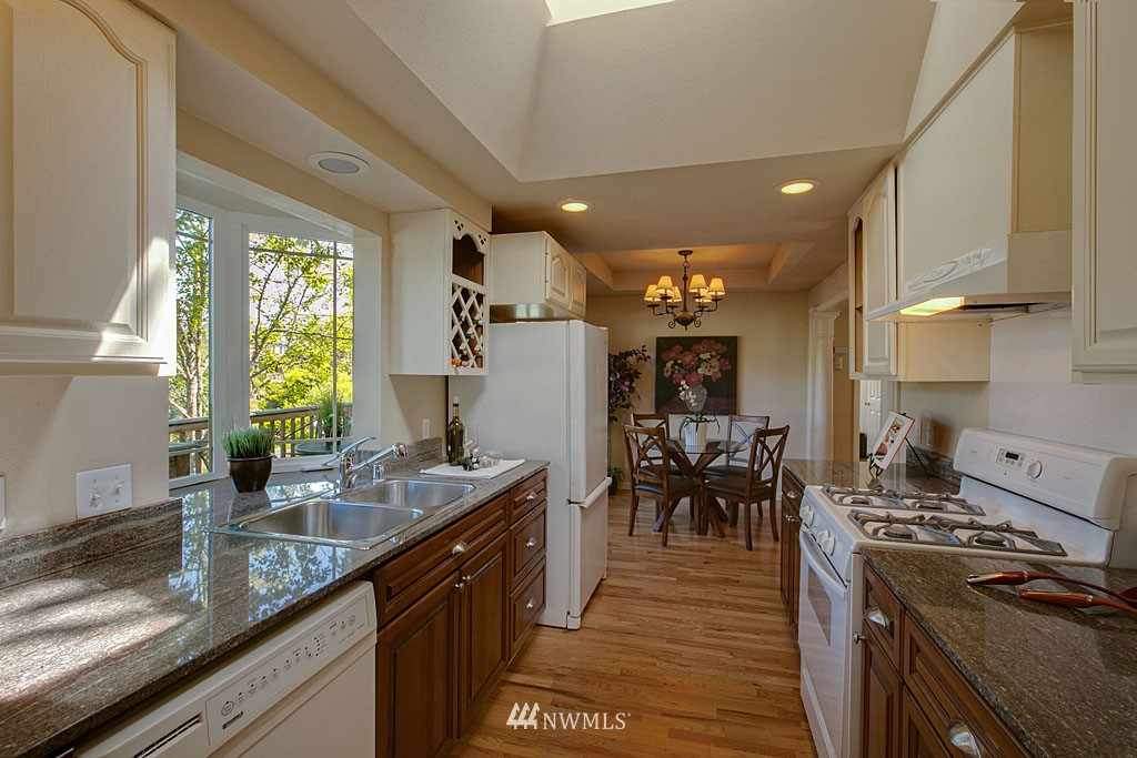 11128 East Riverside Drive Bothell, WA 98011 - Photo 6 of 10