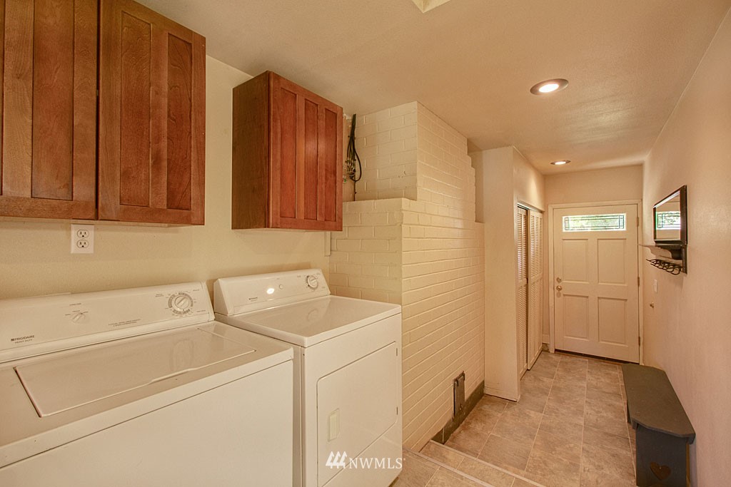11128 East Riverside Drive Bothell, WA 98011 - Photo 9 of 10